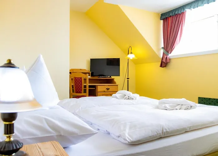 & Restaurant Brauner Hirsch ホテル