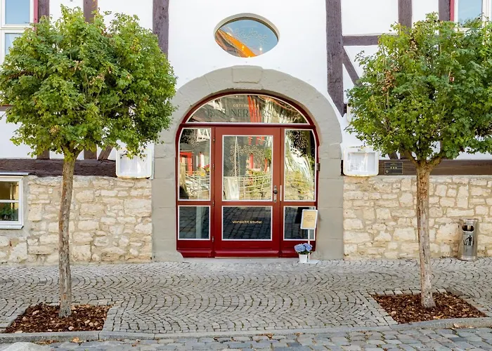 & Restaurant Brauner Hirsch